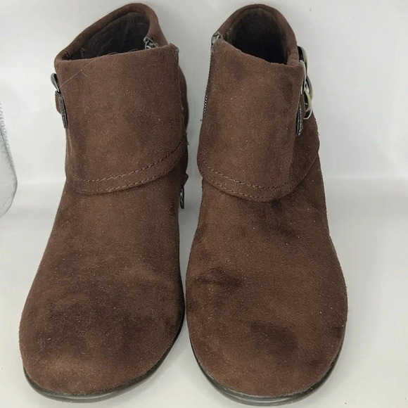 A2 AEROSOLES Women’s Heel Ankle Booties Side Zip BROWN Suede Leather 9 Event Y2K - Picture 1 of 9